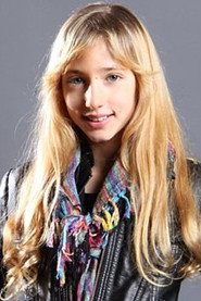 Mia Crowe